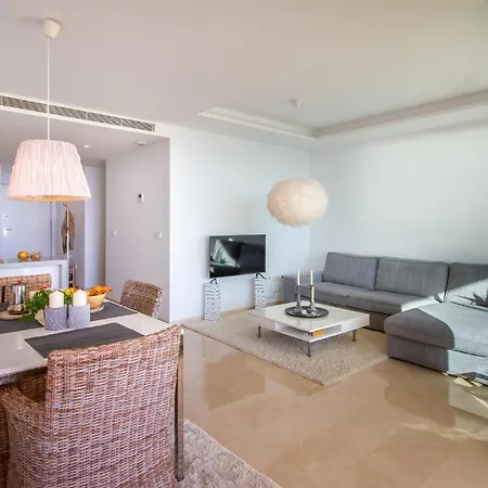 3 Bedroom Cozy In *